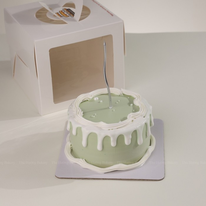 Bánh sinh nhật kem chảy thiết kế đơn giản bắt mắt